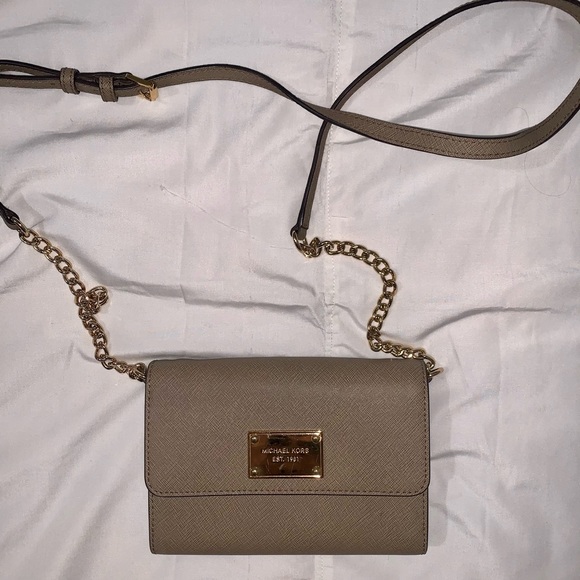 Micheal Kors Leather Chain Wallet - Picture 1 of 8